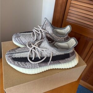 Athletic Knit Sneakers with Black Stripe - Neutral Tones